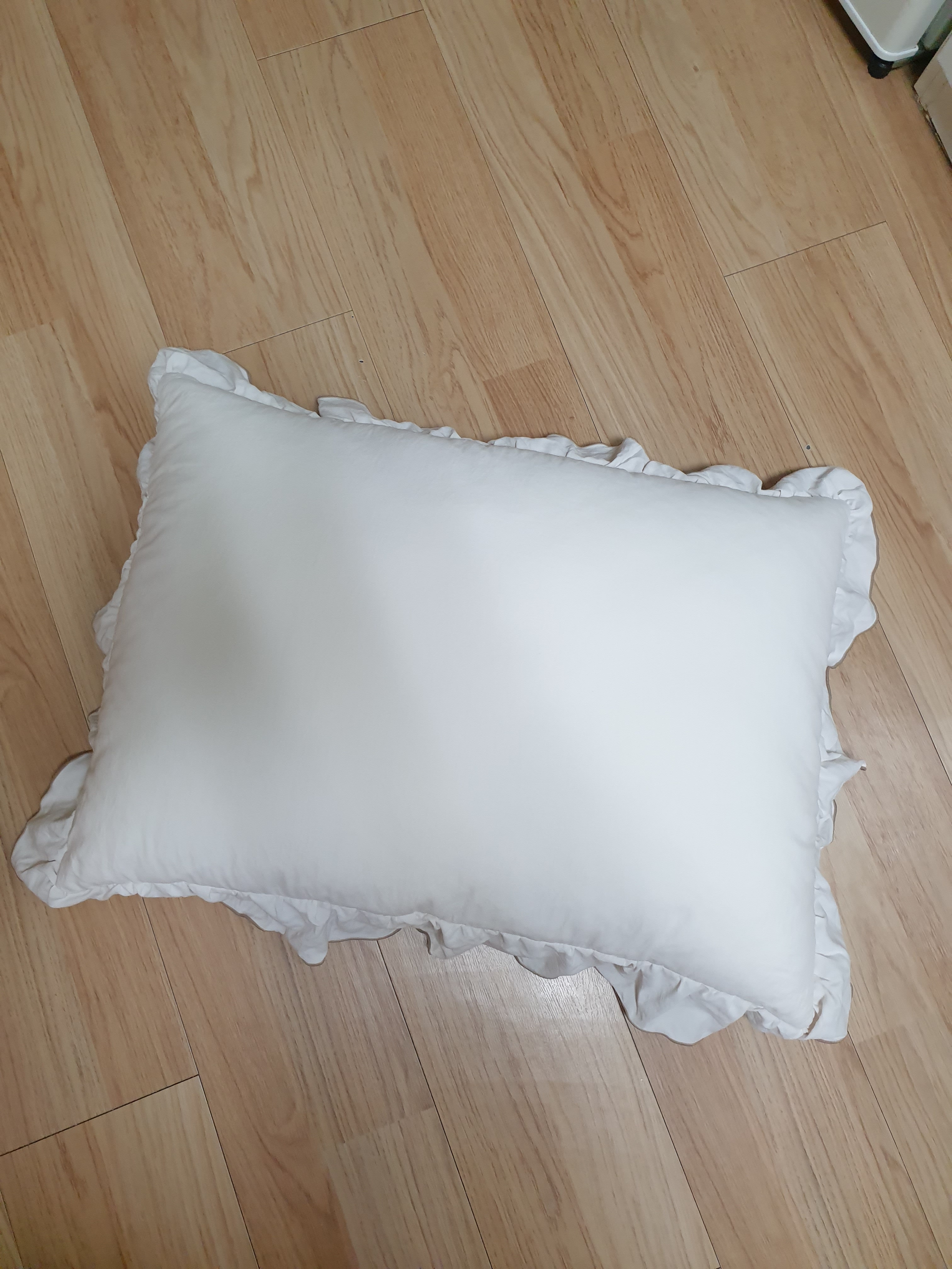 Soft Mood Hotel Frill Pillowcase user photo