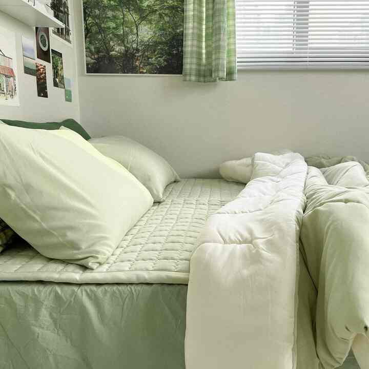 Natural tone 6-tatami bedroom in green and beige, featuring cozy bed, curtains, and decorative wall elements