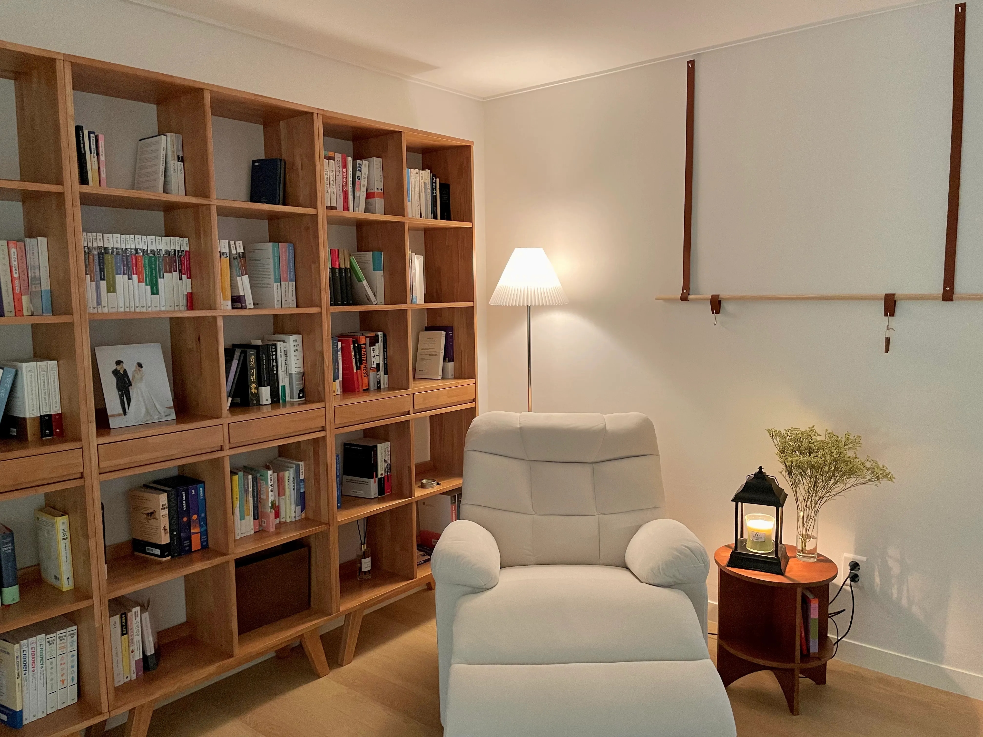 Round Wood Side Table with Built-in Bookshelf user photo