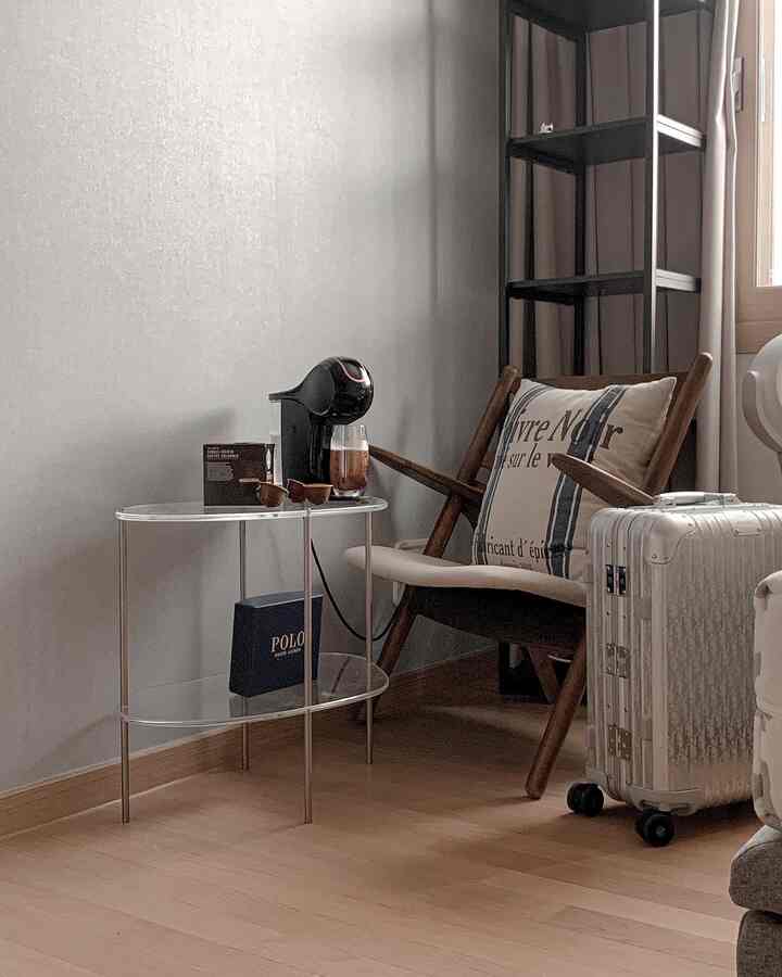 早く流れる月曜日、 
ドルチェさんとしばらくのデート🖤
食べてみると最愛になってしまったレッドカプセル！
酸味が悪いのにスターバックス：コロンビア美味しい-🫢