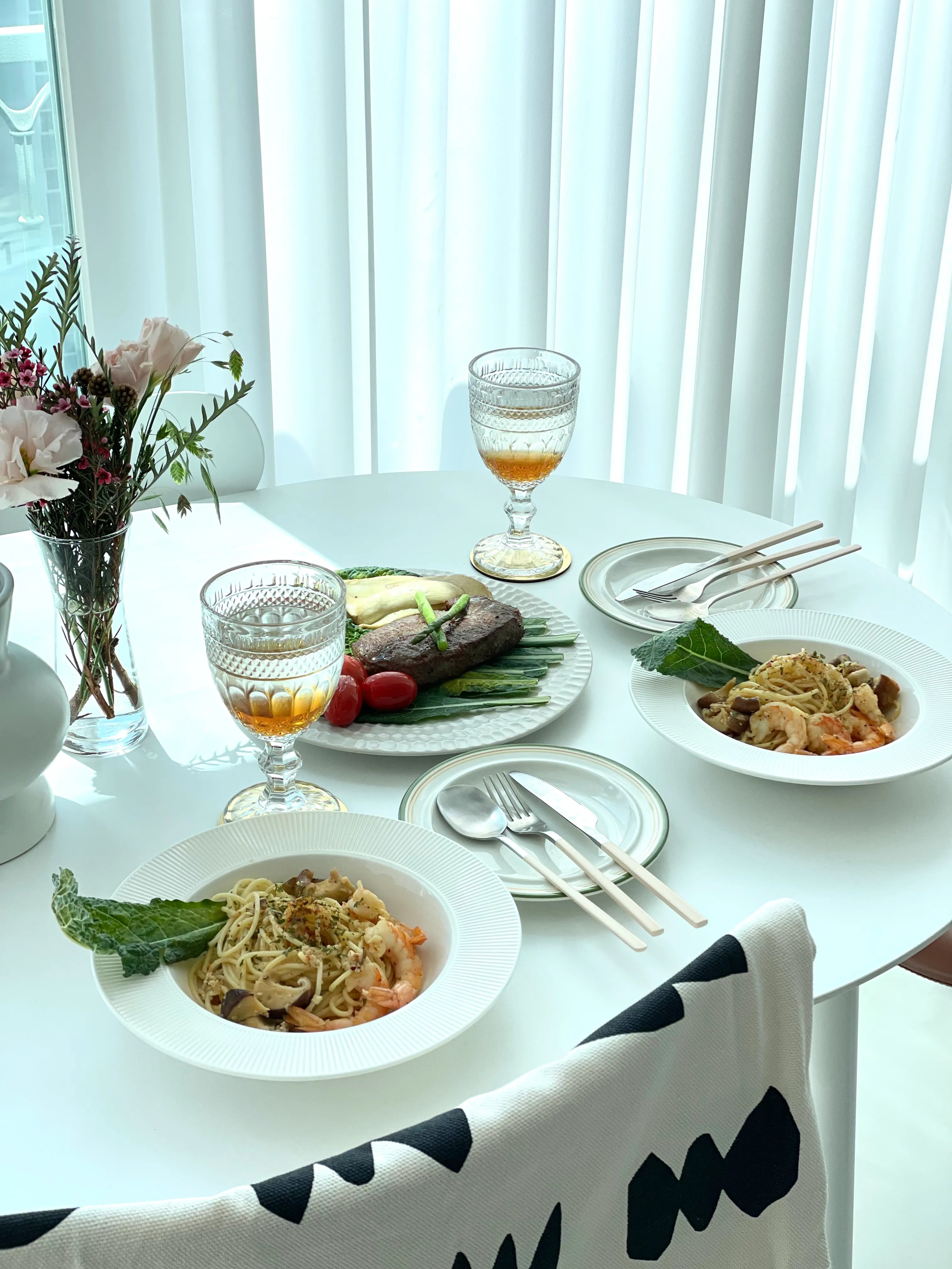 Seoul Minimalist Matte Fork & Knife Set for 2 (4-Piece) user photo