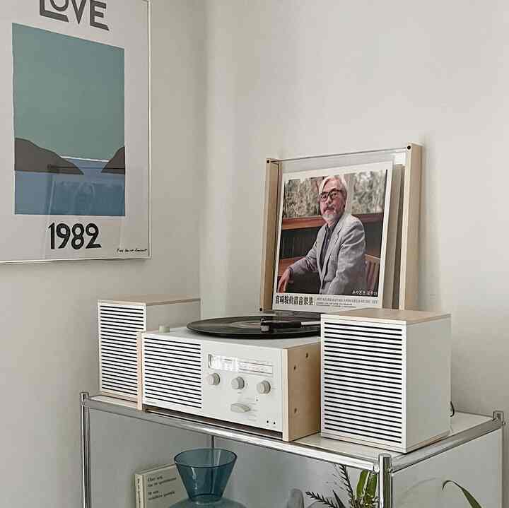 今日は音楽を聴きます。宮崎駿ジブリLP
なぜジャケットを… ..宮崎おじいちゃんか…ハハハハハハハ

それでも音源はあえて！