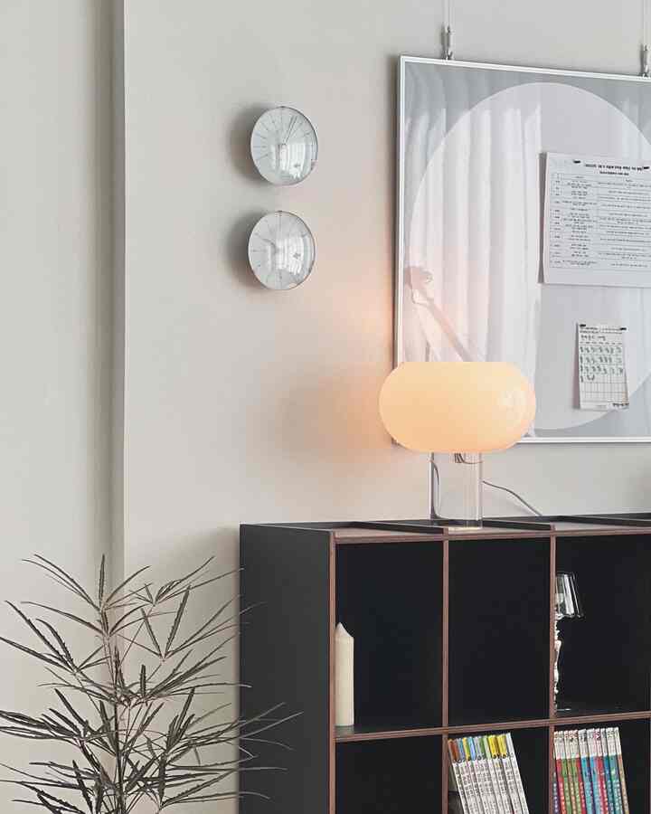 私が最近挿した家飾りアイテム！まさに照明です🤍
家具が空間を満たしてくれると、照明は空間に息を吹き込む感じです。

ホテルで照明光だけで火を灯した時、暖かく居心地の良い感じが良く、家もそんなに飾りたくて照明を集めています。