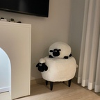 침실의 마스코트🐑

귀여운 숀! 양스툴입니다
포근포근한 쿠션감에 힐링이 돼요✨