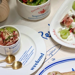 _
오늘은 빵으로 먹는 아침 입니다 
무화과 샐러드와 요거트가 아주 
맛있는 아침 식탁 입니다 !