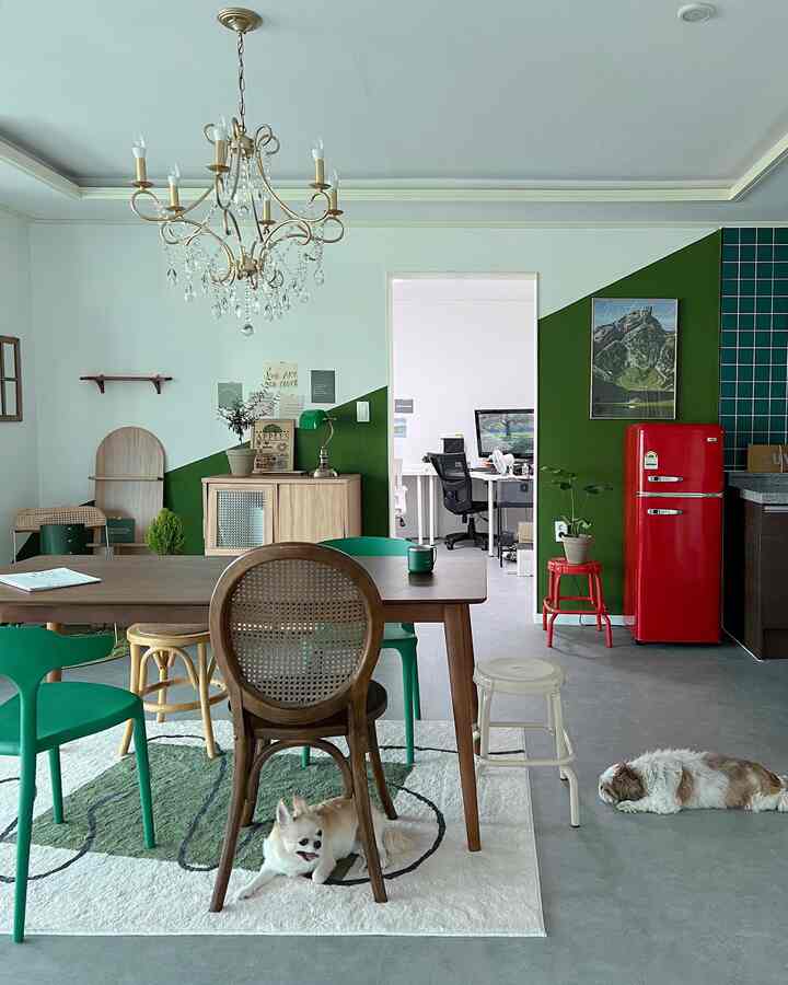 #우리집귀요미포착


Titik merah di ruang kantor hijau💚+♥️ 



#Interior kantor #체크커튼 #레드포인트 
#Lukisan sendiri #셀프홈스타일링 #사무실꾸미기 
#Meja makan berbahan kenari #월넛인테리어 #셀프필름시공
#Meja kenari #그린인테리어 #그린테리어 
#Tinggal di rumah #시츄 #장모치와와 #주택개조
