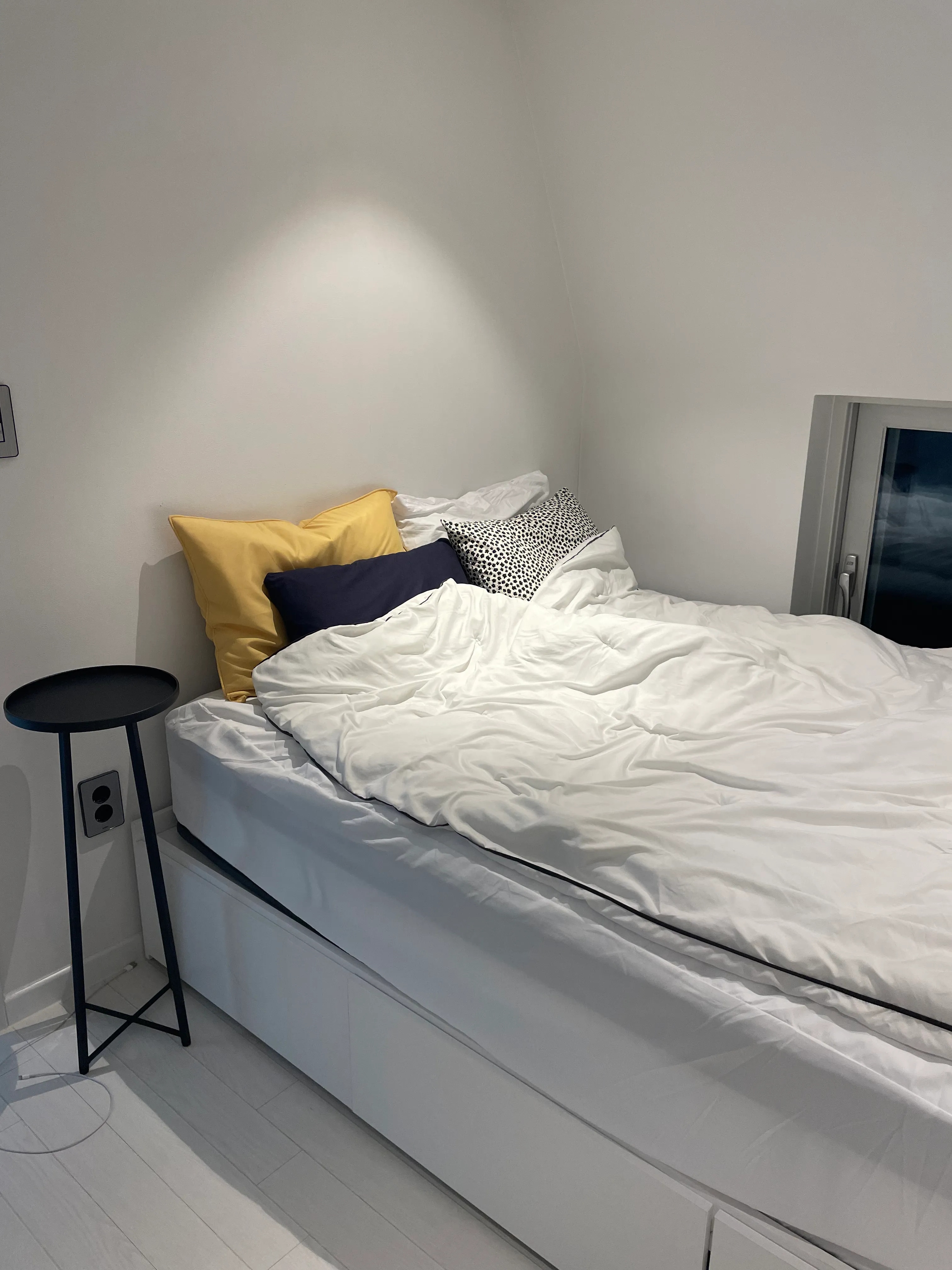 Slim Tall Metal Accent Table user photo
