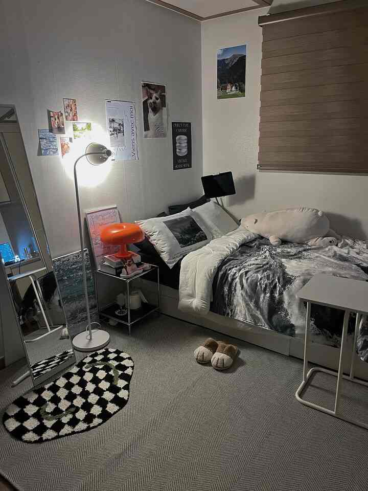 一日の仕事を終えて横になって音楽を聴きながら癒す空間です。