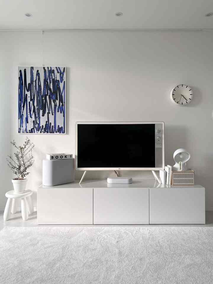 Pemandangan ruang tamu yang unik namun sederhana.
