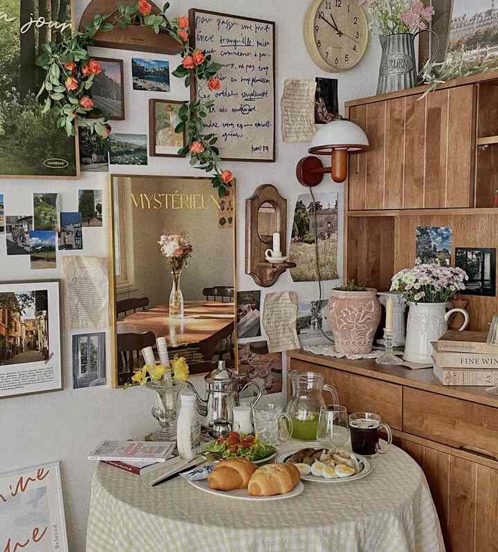 Warm brown wood and white walls blend in a vintage-style dining room, featuring a round table with coffee and bread forming a cozy home cafe space