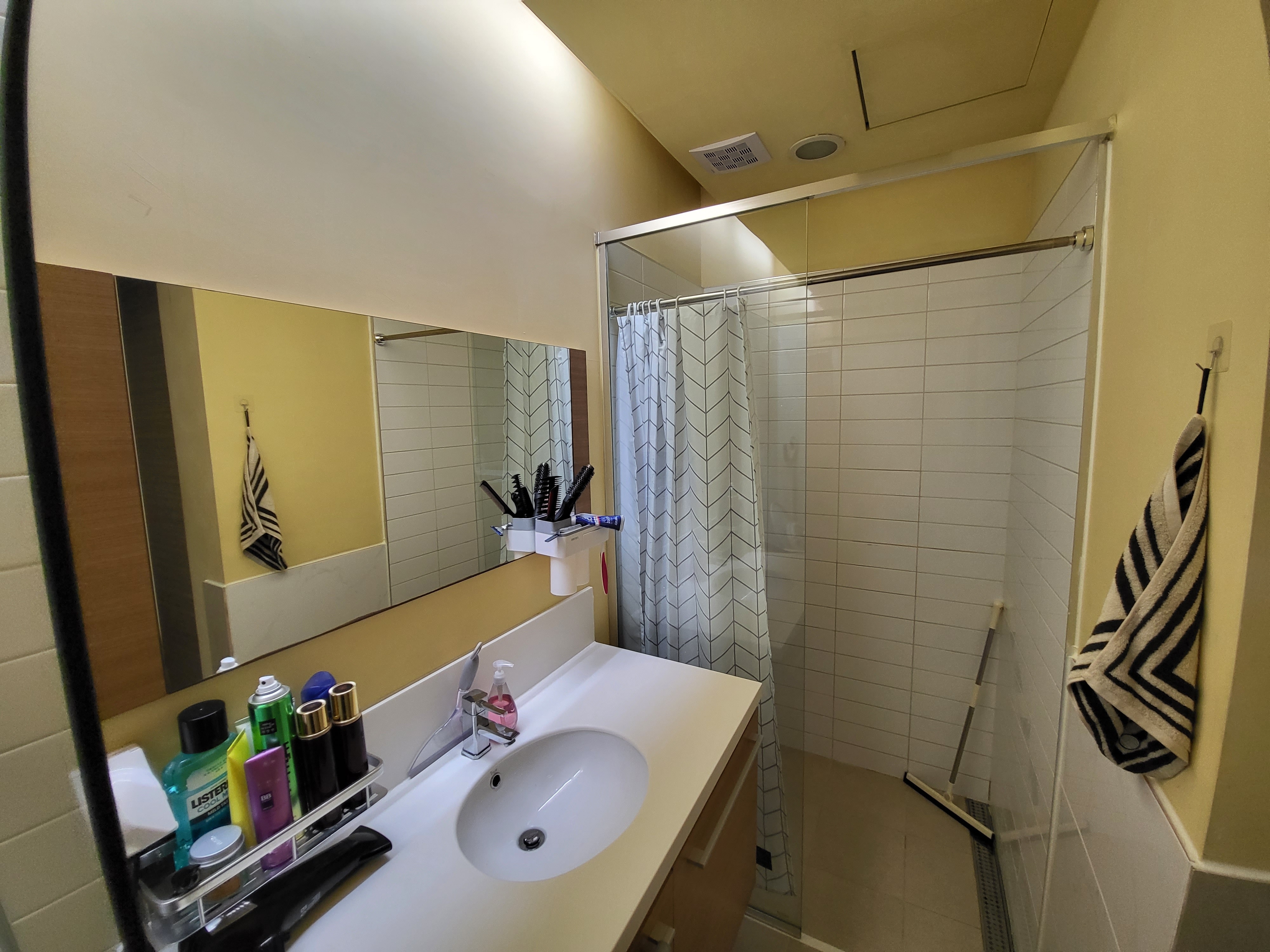 Screw-Lock No-Drill Bathroom Shelf user photo