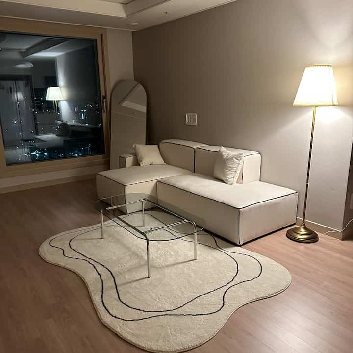 ARCO ローテーブル［2サイズ］を使ったコーディネート 3