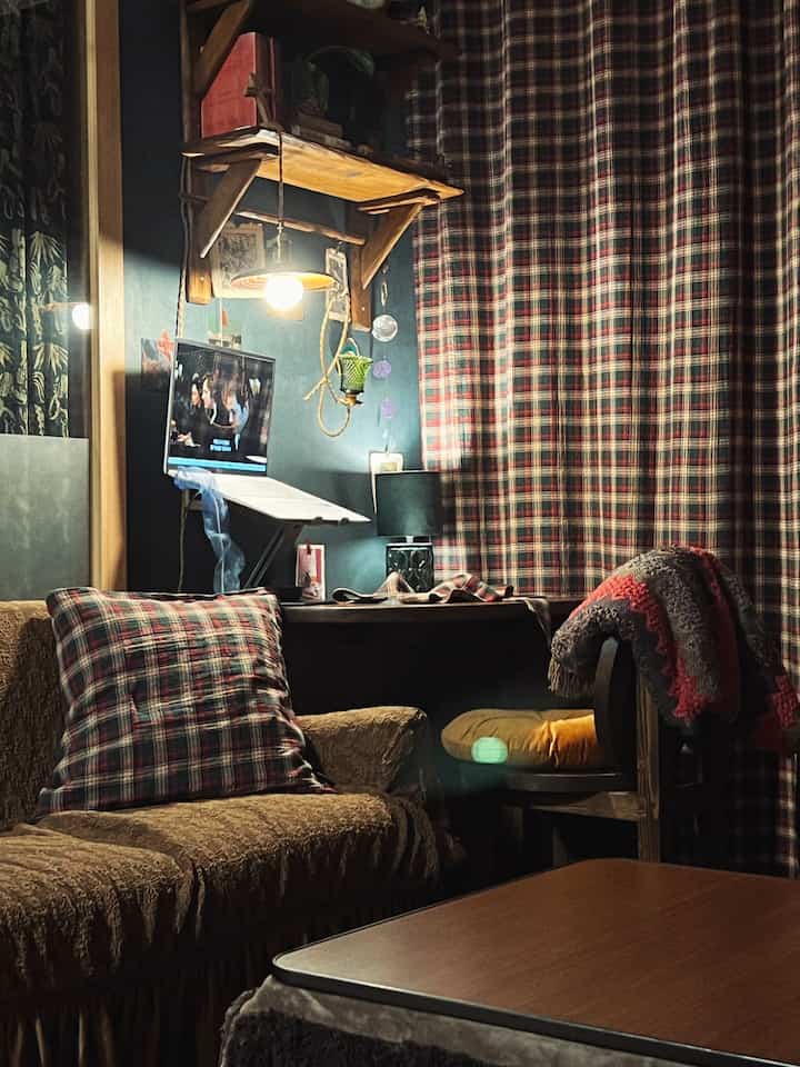 Mempersiapkan Natal terlebih dahulu

Ini ruang tamu kecil, tapi saya mengubah strukturnya, mengganti tirai, dan sibuk sendirian😩
