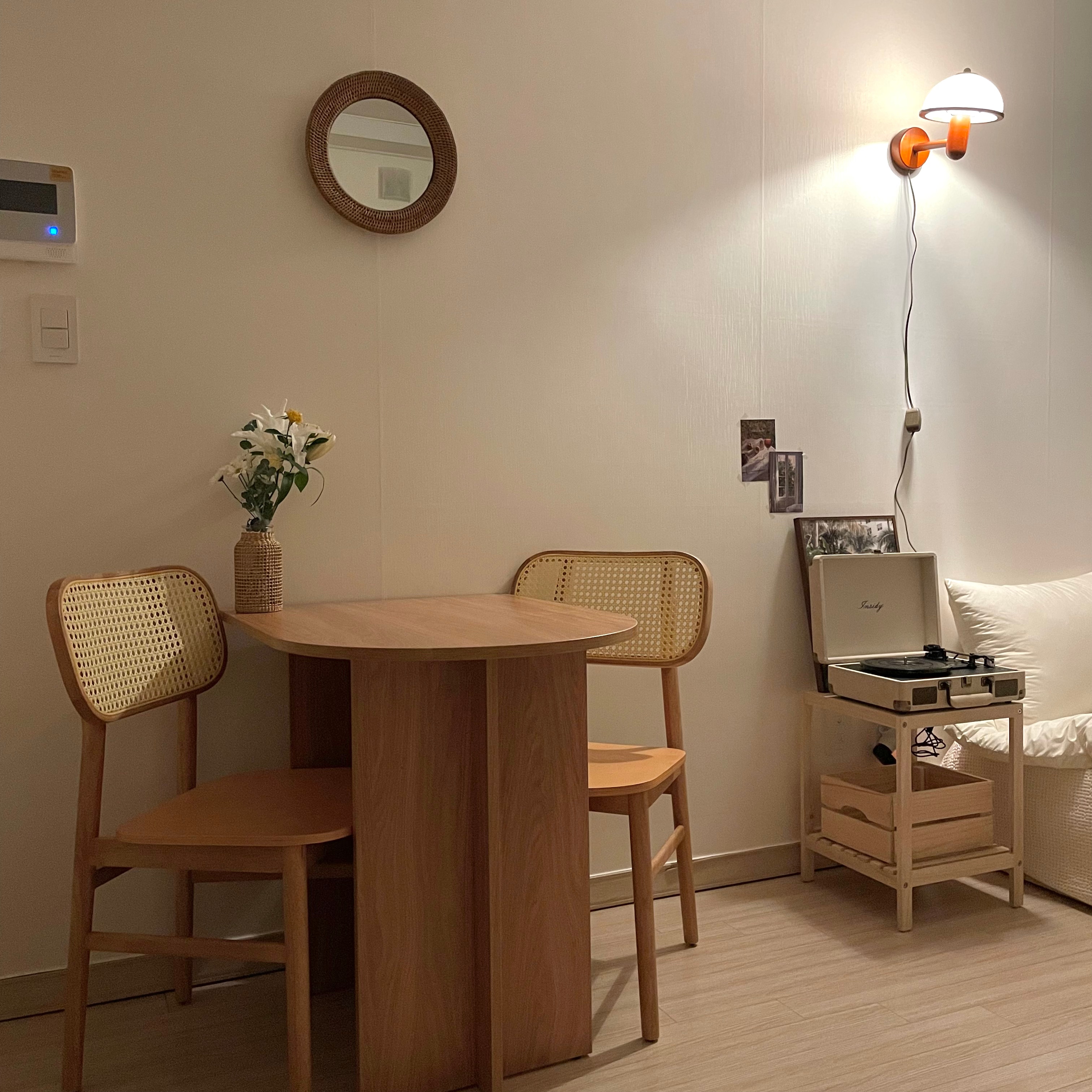 Semi-Oval Dining Table (31.5