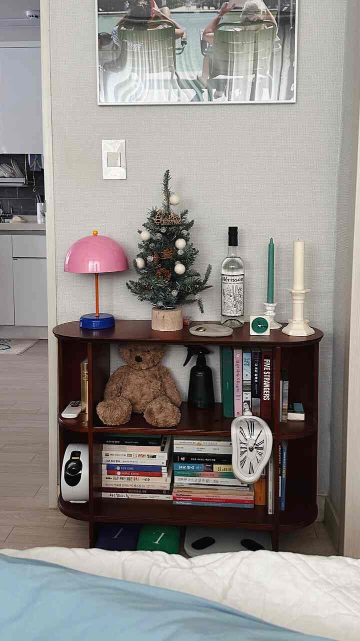 This is my favorite space.
I just put all my favorite things up there :)
The truth is that you should take out the tree starting in November!