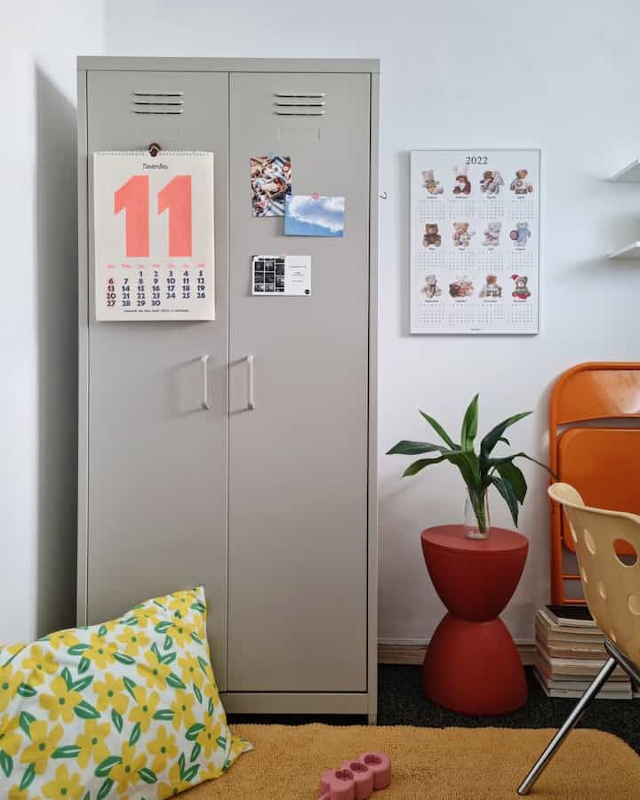 My daughter's closet is also a Market B cabinet
With this, all of my closet storage spaces in my house are cabinets!!!

Once I use a cabinet, I
think it's more comfortable than a wooden one

I feel at ease after organizing my winter clothes~
I'm thinking of adding some self-painting colors that are coming up again these days ꈍ◡ꈍ