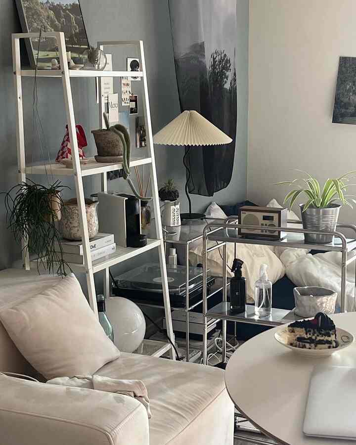 It rained last night, but the weather is nice today☀️