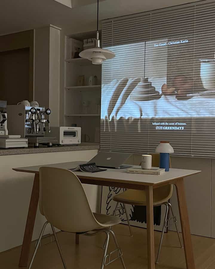 Menunggu Piala Dunia(?), Ayam(?) :)
