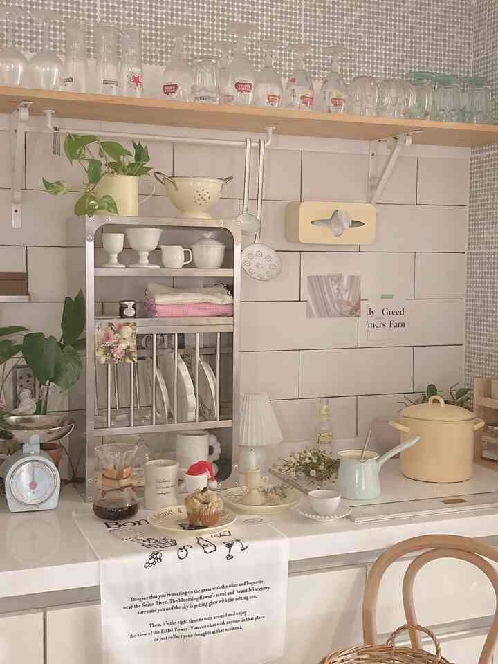 dapur sedikit berubah
Rak dapur baru hadir di dapur, yang hampir tidak berubah, dan suasananya sepertinya sudah banyak berubah. Saya puas bahwa baja tahan karat sangat cocok dengan ruang yang sebelumnya terbuat dari kayu. Apa pun yang Anda pakai, itu terlihat seperti kafe🤍 
Dan produk enamel yang kubeli dengan susah payah akhir-akhir ini~ Cantik sekali🥹