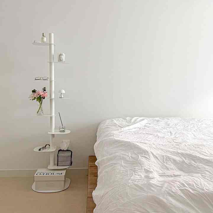 Aku akan meletakkan pohon itu di ruang tamu.
Saya memindahkan rak buku ke kamar tidur utama.
Pada akhirnya, saya menyerah karena saya mengalami kesulitan akhir pekan ini🥹