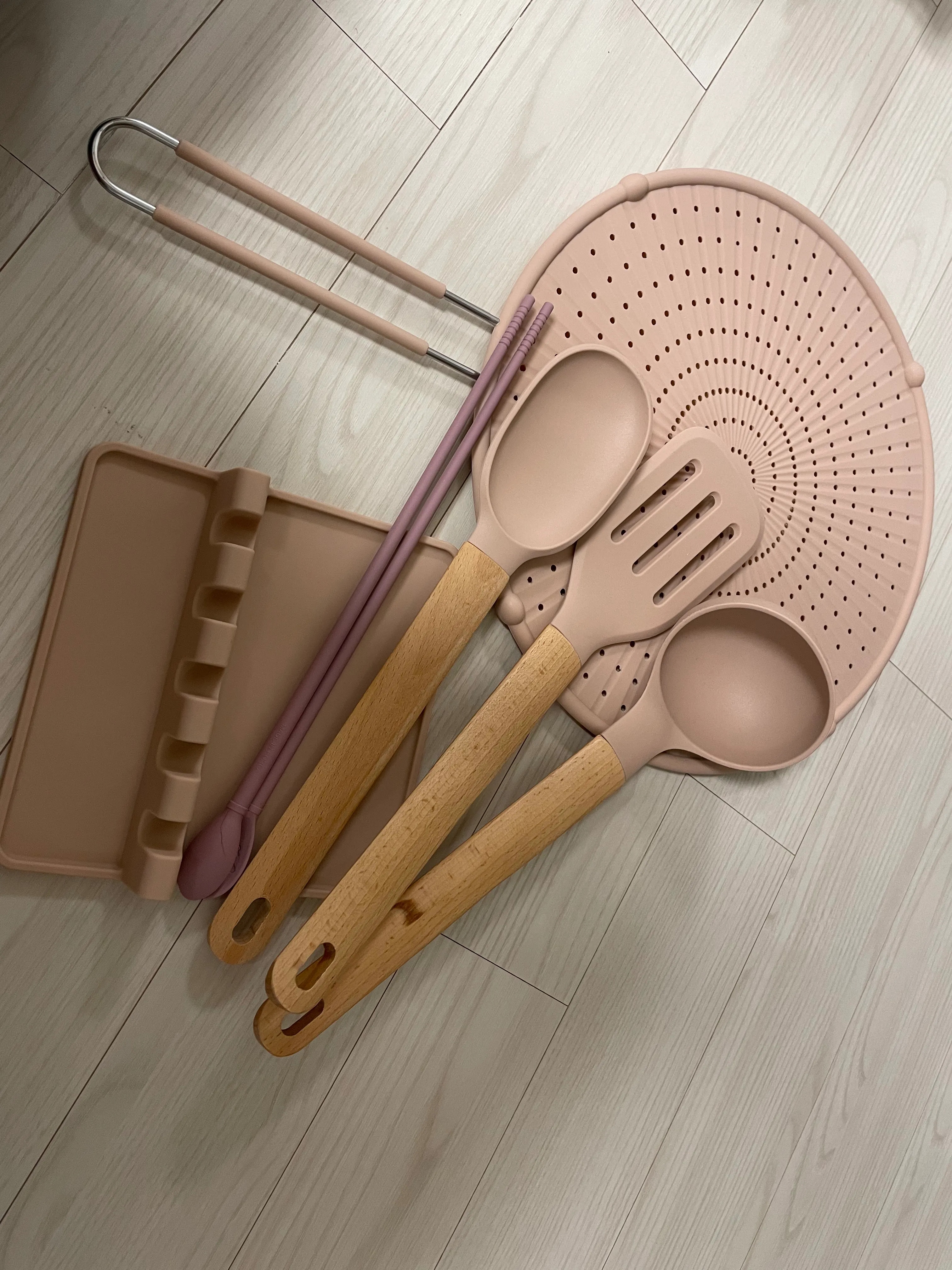 Neo Woody Pink Kitchen Utensil Set (4-Piece) user photo