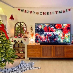 미리 크리스마스🙈🎄💕
꺄 드디어 저희 집도 크리스마스 무드 한 스푼 추가해 봤어요!!🥹❤️
아직 11월 말이라 조금씩 꾸며보려고 하는데..!ㅋㅋㅋ남편이 더 꾸밀게 있냐고 눈이 커지면서 지나가는...ㅋㅋㅋㅋ
아직 트리 오너먼트는 고르지 못했는데 왕리본 하나만으로도 넘 귀여운 것 같더라구요🙈🎀
그리고 손뜨개로 만든 크리스마스 가랜드가 올해 처음으로 빛을 발하는 것 같은 느낌적인 느낌..!!🥰
조만간 아이방도 크리스마스 분위기 살짝 내봐야겠어요...!🫣🫶🏻
𝑃𝑠. 집을 처음 본 남편이 사랑의 열매가 왜이리 많냐고 말하는..ㅋㅋㅋㅋ🫠