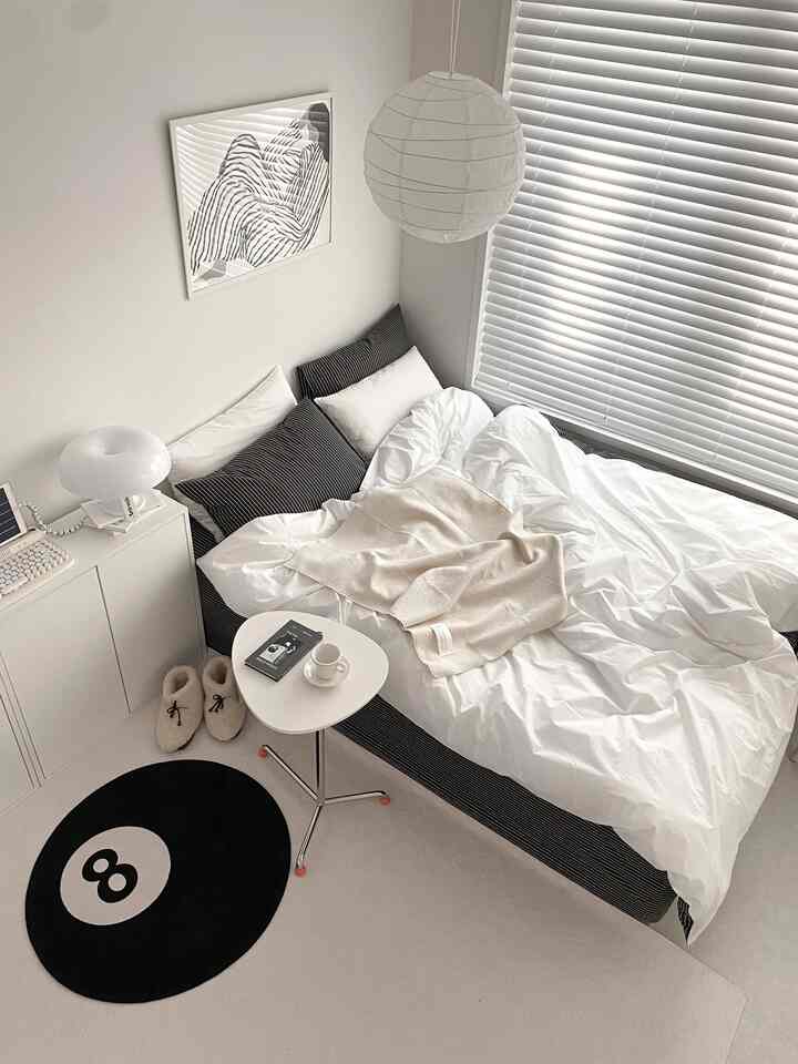 Penataan ruangan yang apik namun nyaman #오하우스 #오하우스시즌7 #오늘의기록챌린지 #방스타일링 #룸스타일링 #침실스타일링 {6 #Dekorasi Kamar Tidur} {7 #Interior Kamar Tidur} #내방꾸미기 #시크인테리어 #모던인테리어 #화이트인테리어 #소품인테리어 #인테리어소품 #베딩커버세트 {15 #meja samping} #빌라레코드 #아소브