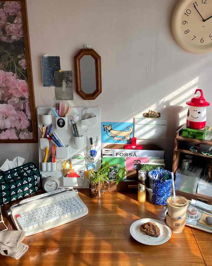 On a desk full of your favorite phrases! If the sun shines on it, it's heaven✨