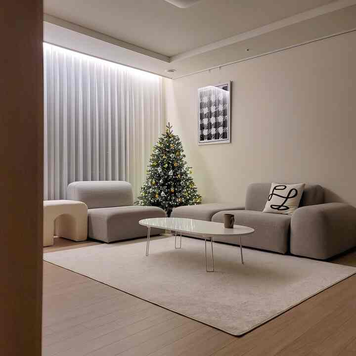 Christmas is really, really just around the corner

How are you all preparing?

Before Christmas is over, I want to talk about our tree.