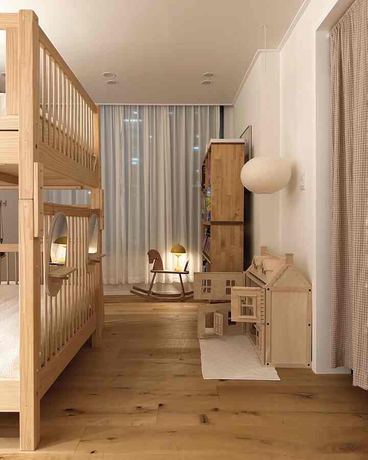 The kids' room has been converted into a bunk bed room, and now the furniture that was hard to organize can finally be organized :-)