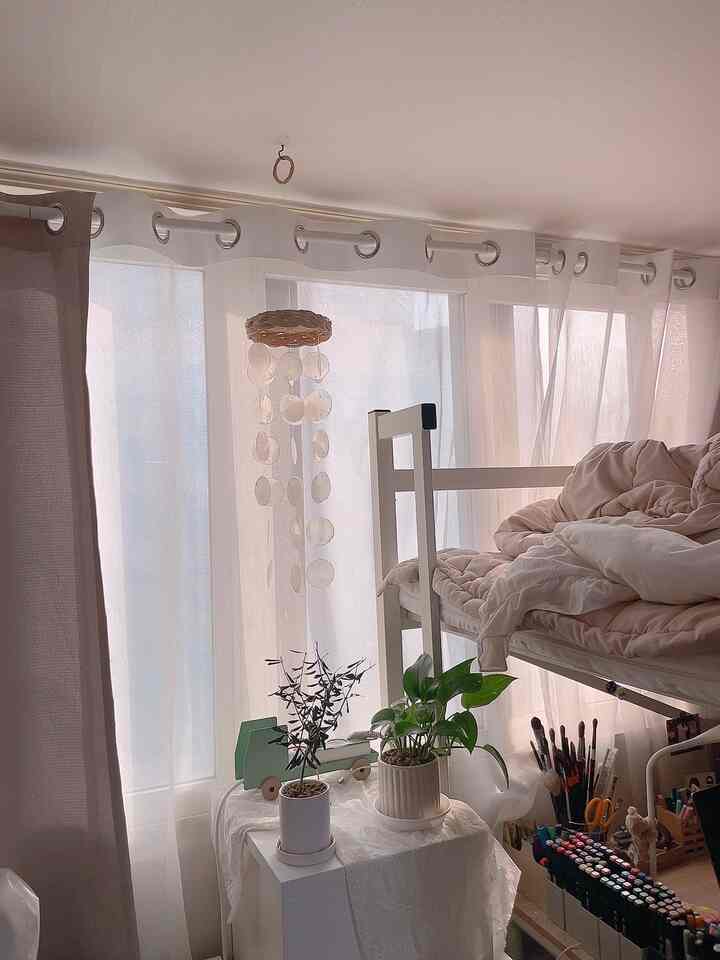 Mining products are interiors🤍
_
It's a space that I really like because it gives me comfort and happiness with warm sunlight.ㅎㅎ

In winter, rather than covering myself with one thick blanket,
I like to layer two of my favorite blankets🤍
Since the two blankets have different characteristics such as texture, weight, and color,
I have fun and feel happy when I can show them off and cover them differently depending on the temperature depending on my mood that dayㅎㅎㅎ