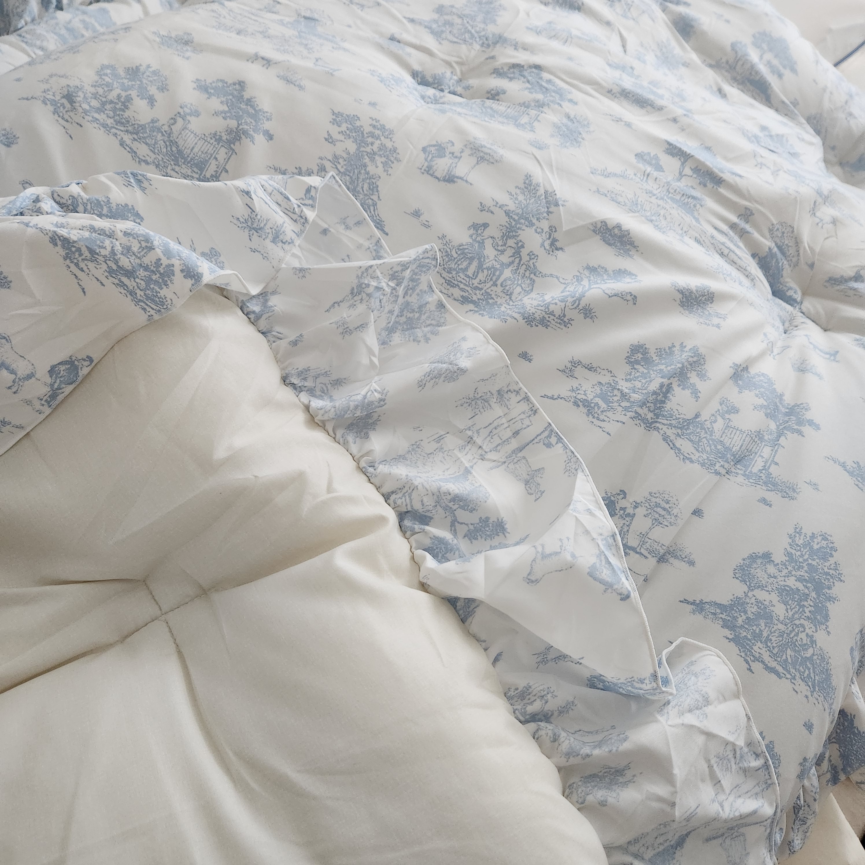 Hotel Style Dust Free Frill Comforter user photo