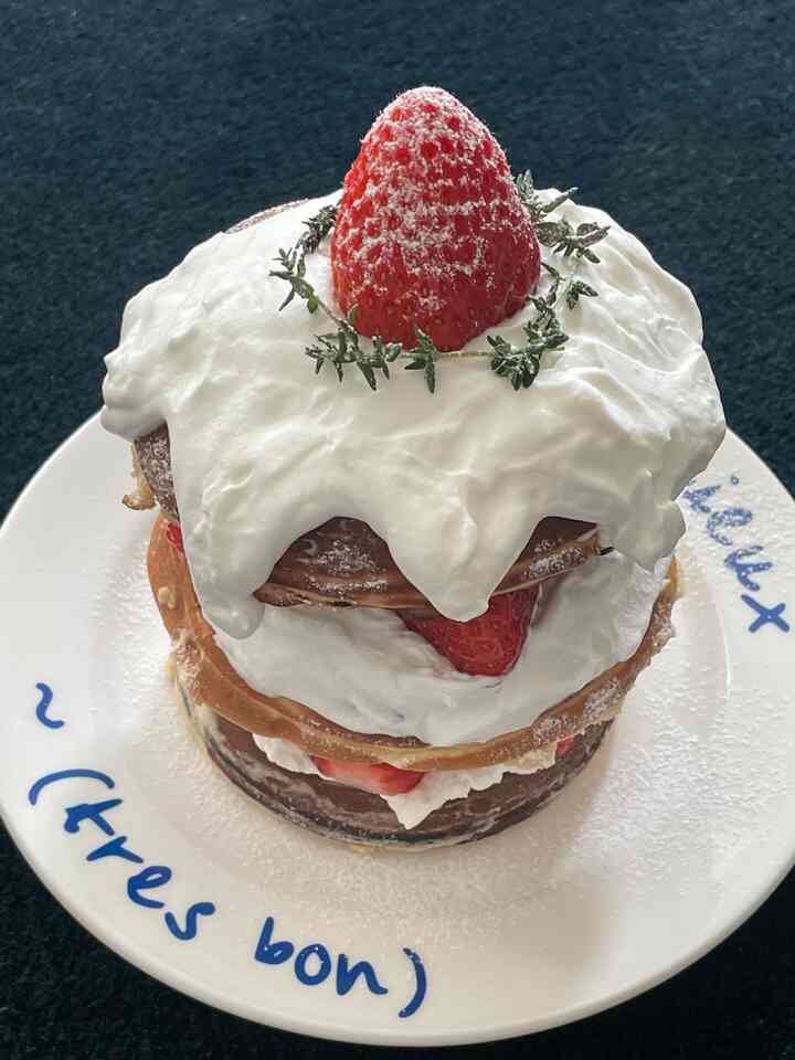 いちごが旬です🍓🍓🍓🍓
甘くておいしいイチゴにパンケーキ🫰
市中には、パンケーキ粉で簡単におやつを作りました〜
三階なのに見るより高さが🤣🤣🤣
ああ、私は仲良しです👍
