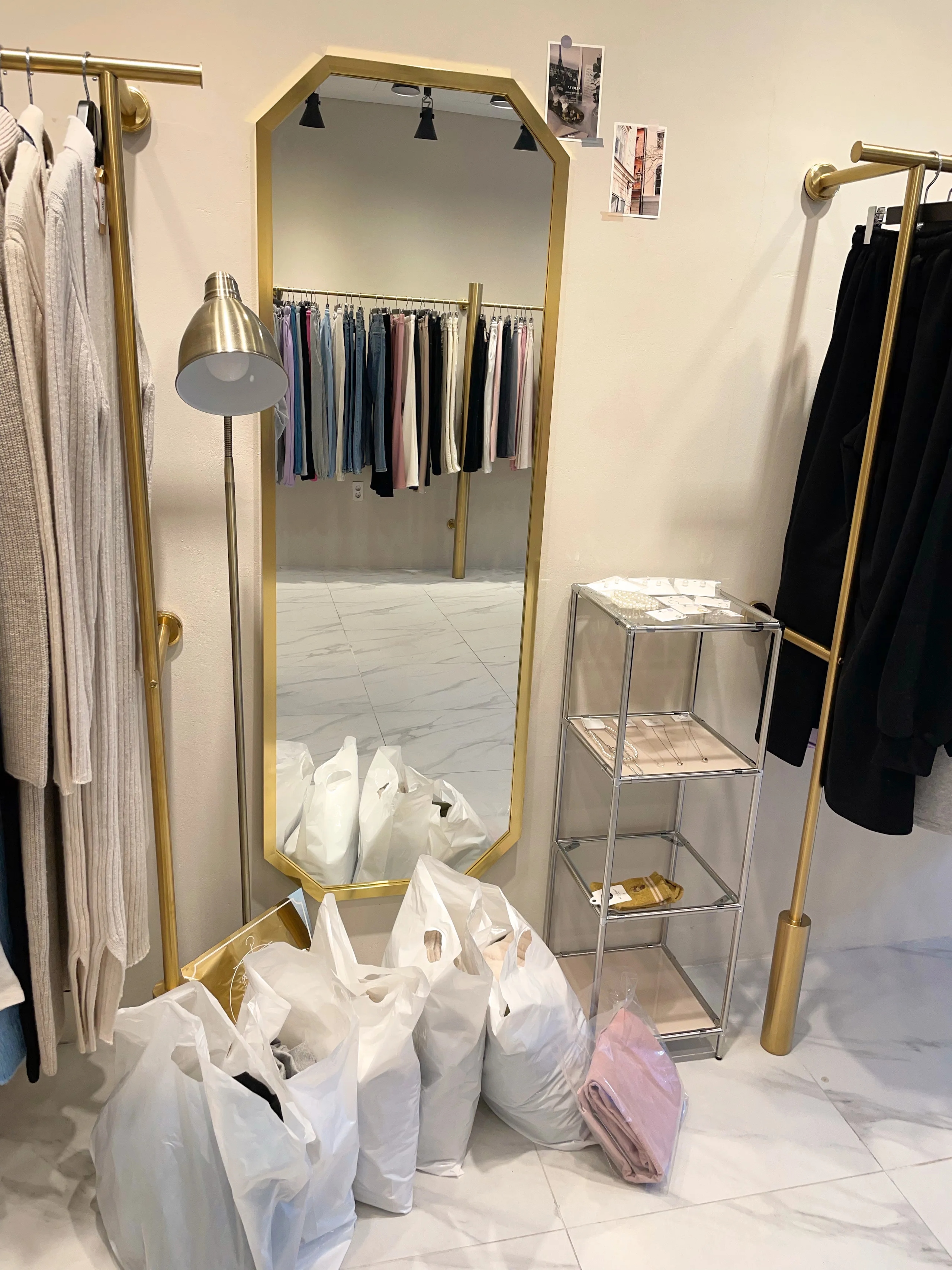 ゴールドガラスラック ガラス3段ラック｜サリュの通販｜&mall（アンドモール）三井