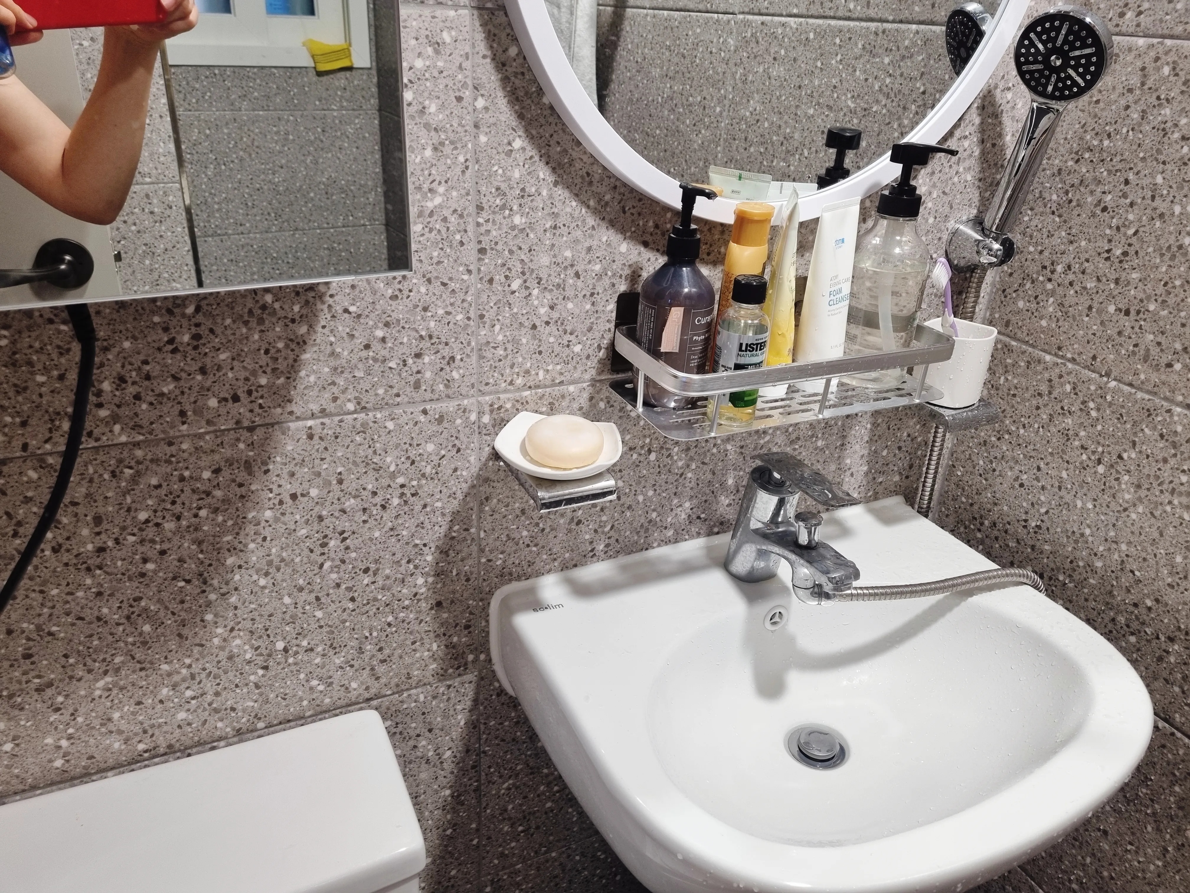 Screw-Lock No-Drill Bathroom Shelf user photo