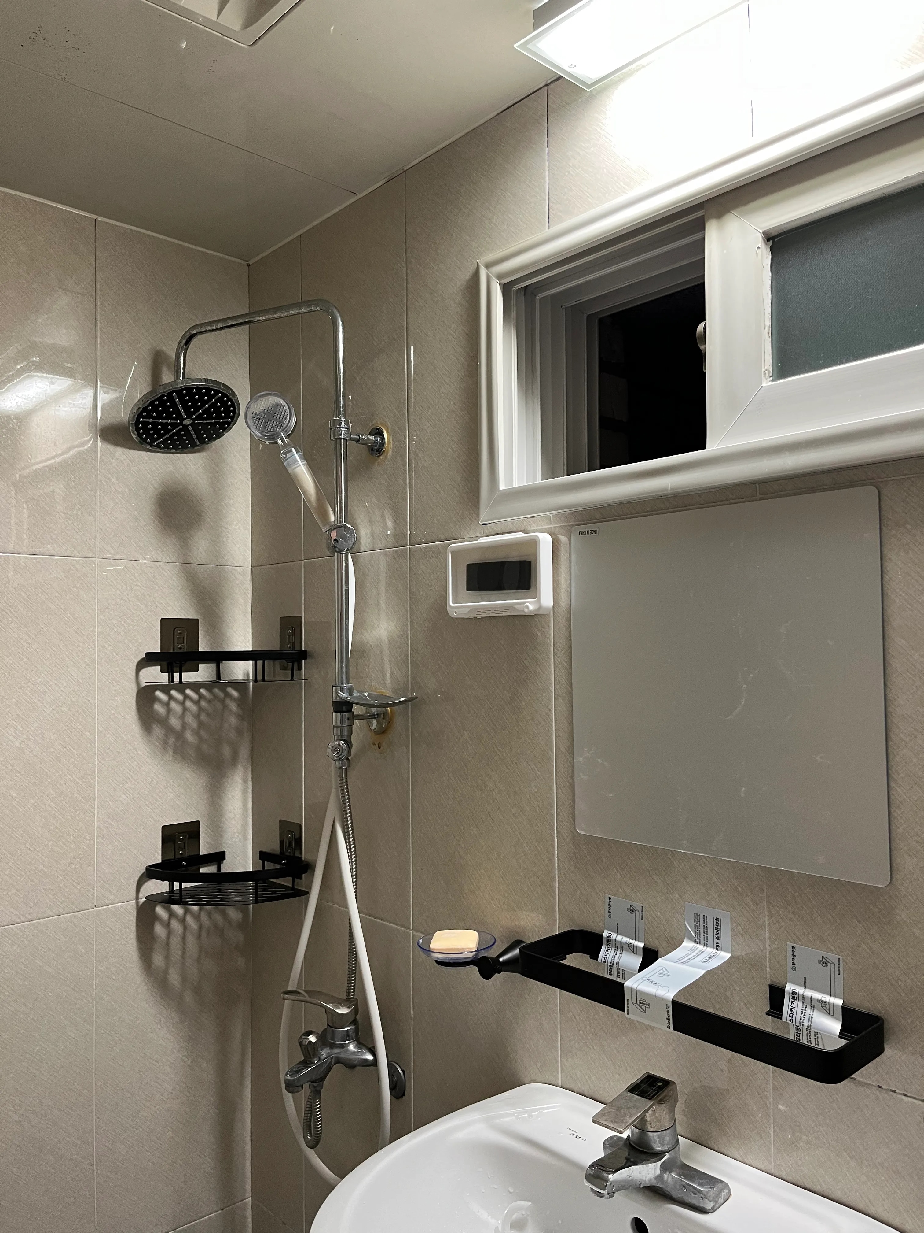 Screw-Lock No-Drill Bathroom Shelf user photo