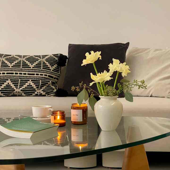 Pulang ke rumah setelah liburan
Tidak mungkin sebaik ini.
Rutinitas sehari-hari yang sederhana yaitu minum teh dan membaca buku
Saya menyadari pentingnya hal ini.