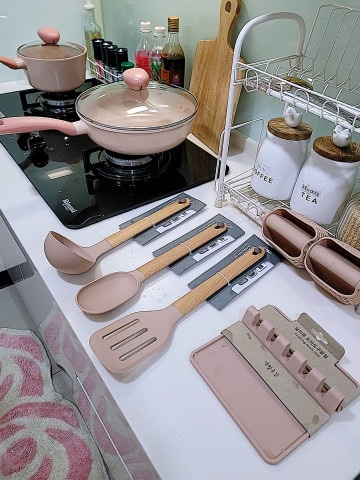 Neo Woody Pink Kitchen Utensil Set (4-Piece) user photo