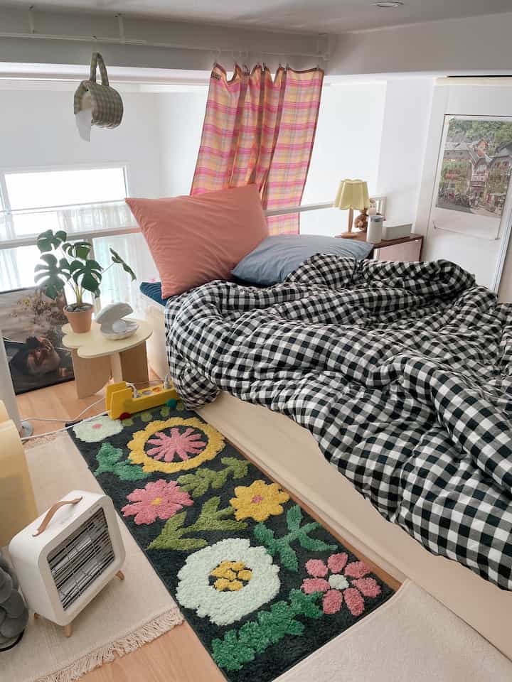 Meskipun cuacanya dingin, saya akan membuka tirai dupleks dan memberikan ventilasi udara!
Matahari terlihat bagus, tapi terlalu dingin saat Anda keluar ke beranda 🥶
Tidak ada kulkas terpisah haha.

Anda perlu memberi ventilasi sebentar dan menutup pintu!
Jika tidak, ketel akan menyala lagi😅
Saya kira tagihan pemanas sudah benar-benar naik.
Tagihan listrik juga naik😤

Tetap saja, bersenang-senanglah di hari Jumat~👋 