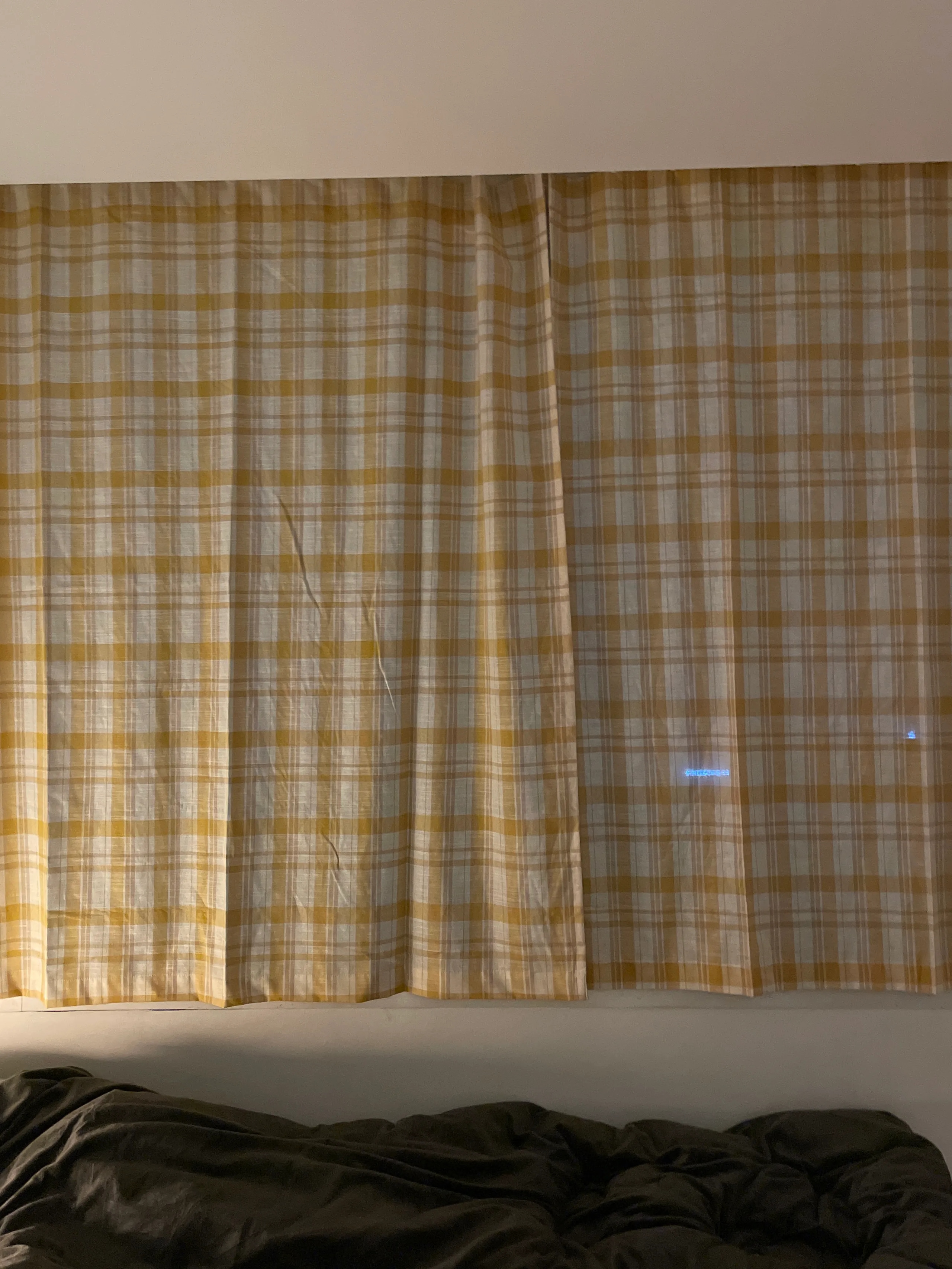 ウニコ　カーテン　ネイビー　イエローチェック ウニコカーテンネイビーイエローチェック