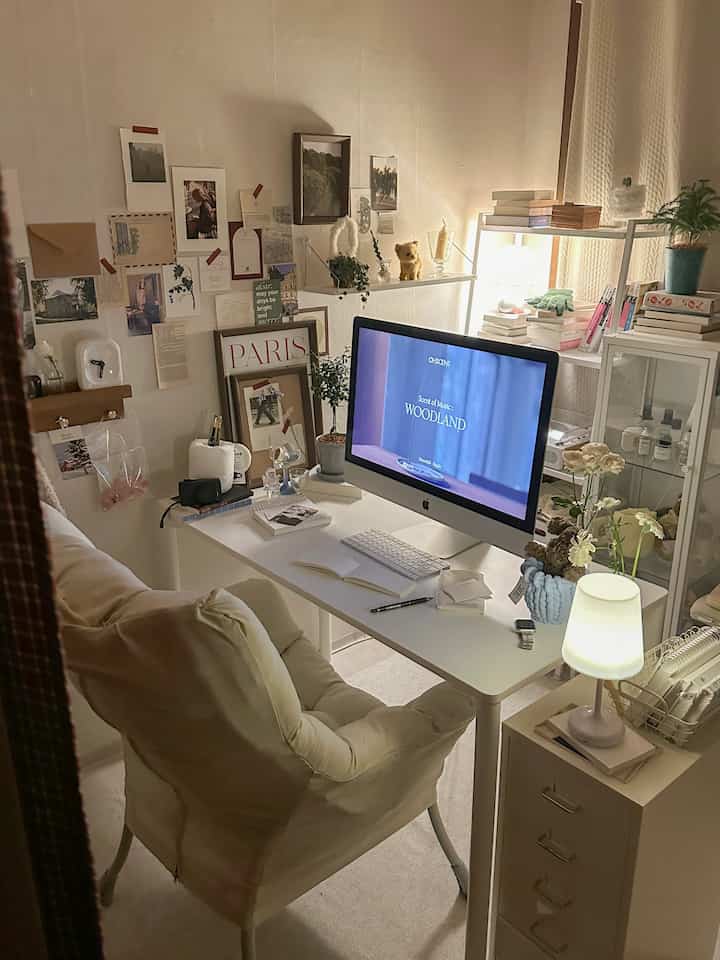 My desk is always warm tonight🌙✨