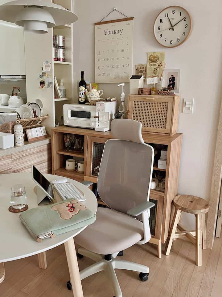 Produk disediakan 🤍 Kursi bersandar 🧸

Untungnya dari Leanback,
Mereka mengirimi saya kursi kantor berwarna krem. 
Sebenarnya aku tinggal di ruang tamu, bukan di ruang belajar. 
Waktu duduknya pun lebih lama, begitu pun di ruang tamu 
Saya menggunakannya dan juga menggunakannya dalam studi saya. 