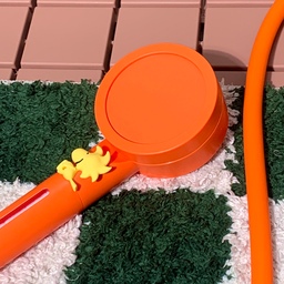 쨍한 오렌지색 비욘 우드스탁 필터 샤워헤드🧡 스누피도 예뻤는데 우리집 화장실은 오렌지가 잘 어울릴 것 같아서 우드스탁 픽☀️