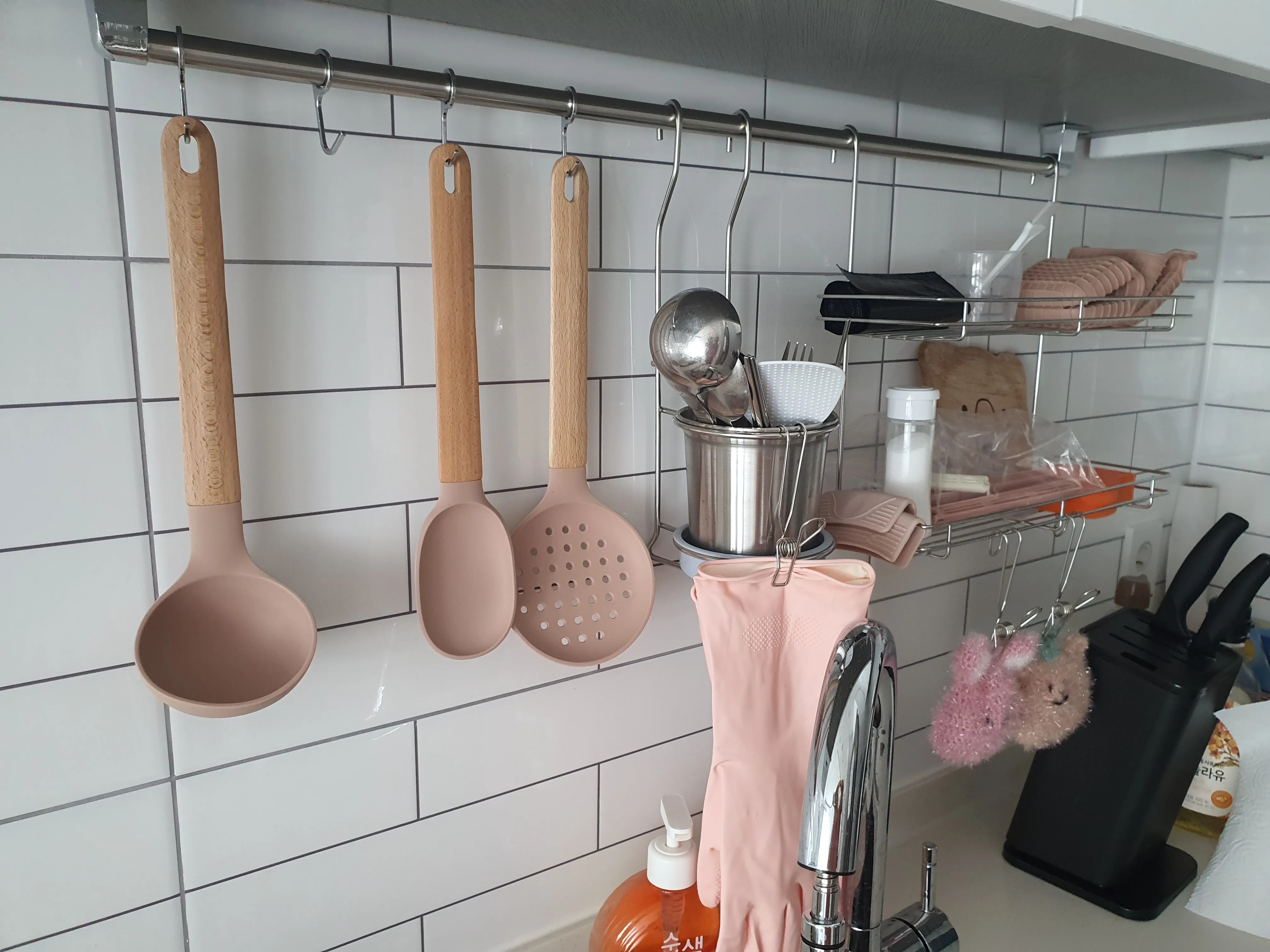 Neo Woody Pink Kitchen Utensil Set (4-Piece) user photo