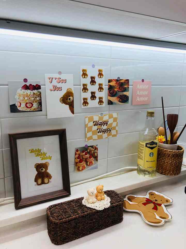 White tiled kitchen backsplash with cute teddy bear-themed decor and cozy objects creating a charming kitchen corner