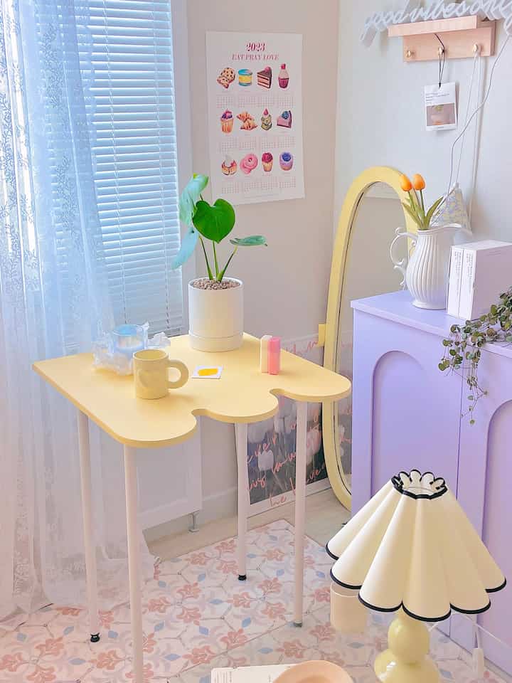 This is a space decorated with a new pretty butter-colored table and plants🏠
