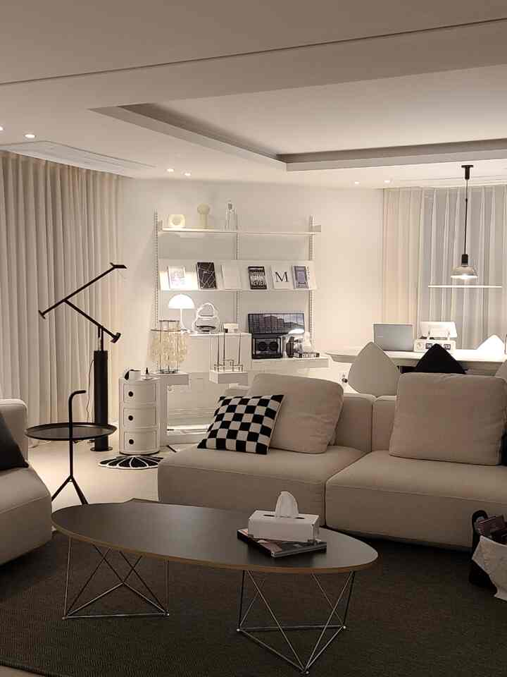 Hari-hari ini, anak kedua saya bangun dan datang mengunjungi saya. 
Saya sangat sulit tidur di pagi hari.
