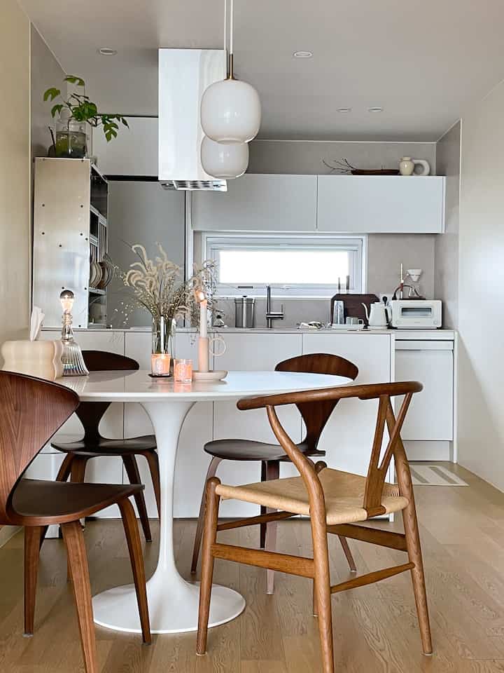 Honey holiday morning🤎🤍
Kitchen cleaning that was piling up is finally underway
I quickly put all the ugly things on the shelves, and the wood and white kitchen is now complete