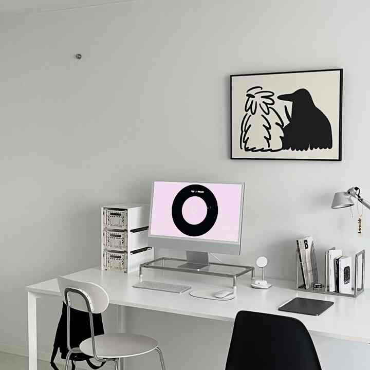 
#広告 

私は最近デスクテリアに心からの理由、、
しばらくの間、家具でデスクをプレゼントしました:)
机を大きくて広く使うのが好きなので1800×800サイズで
選んで満足していて使用中です。

主に家で子育てと仕事を一緒に並行してみると子供をしばらく置いてコンピュータで仕事をする時が多いのですが、大きなデスクを置くと横に子供を座っておいて仕事を見るにもとても良いですよ！
さりげなく、すっきりとしたホワイトカラーに丈夫な鉄製の足で揺れることなく頑丈なデスクです。

オプションでバッグハンガーまで選んでいただきましたが、表に飛び出さず、机の内側に固定されるバッグハンガーなので、通る時は酷くなくてとても良かったです！ 
私は学生ではありませんが、子供と一緒に歩いているので、主にバックパックを使ってバックパックを歩いていました:)

コーナー仕上げも鋭くないので負担がなく、私が欲しいホワイト+シルバーデスクテリアにぴったり！程よいデスクラはとても満足しています。


よいプロダクトありがとう:) 

