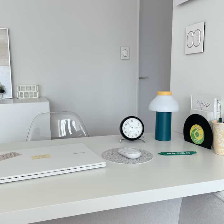 Fill your desk with spring energy

Newly purchased portable lamp 💚💛
